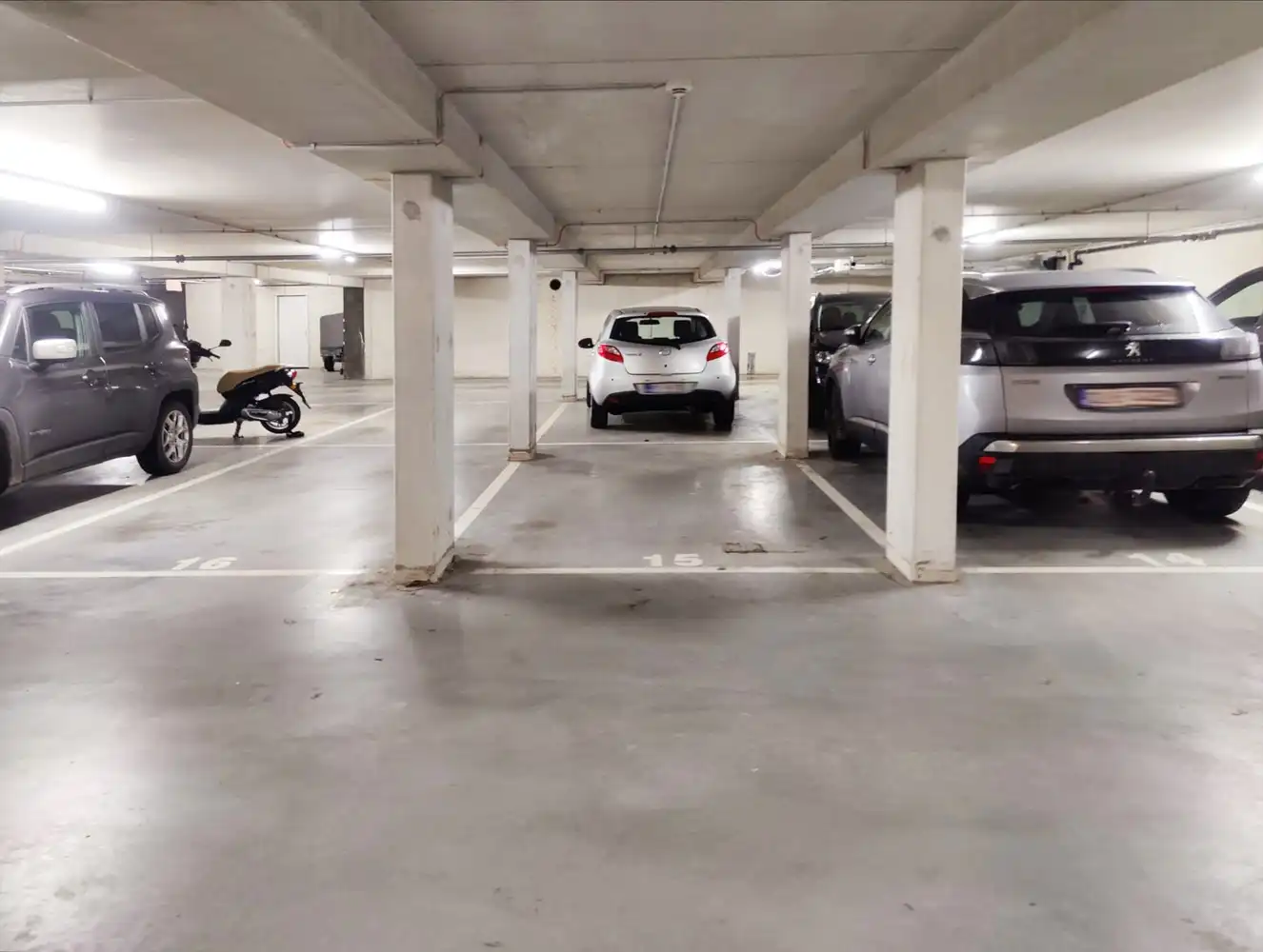 Autostaanplaats te koop in Wommelgem foto {{pictureIndex}}