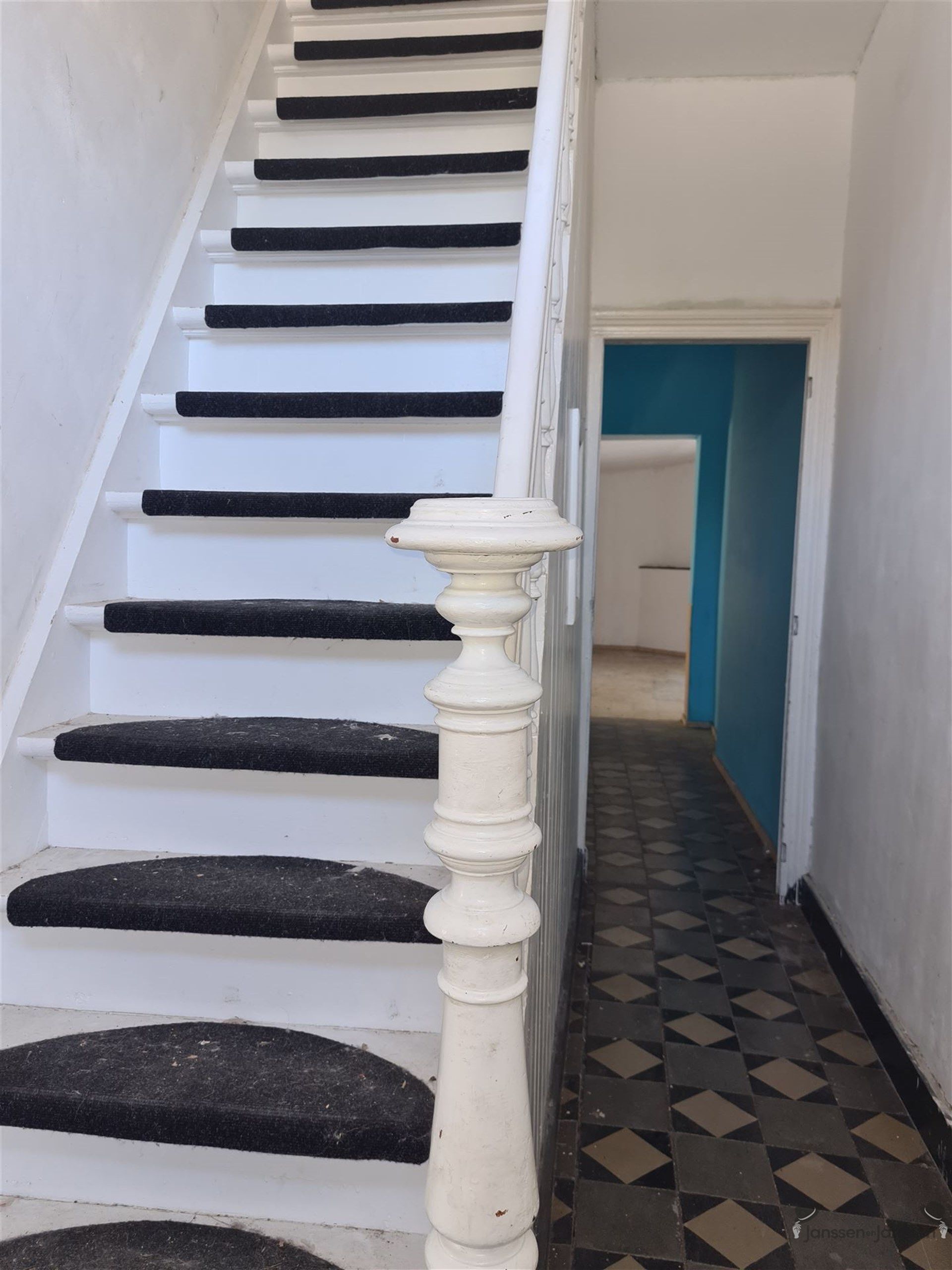 Op te knappen woning met veel potentieel in Tongeren foto 9