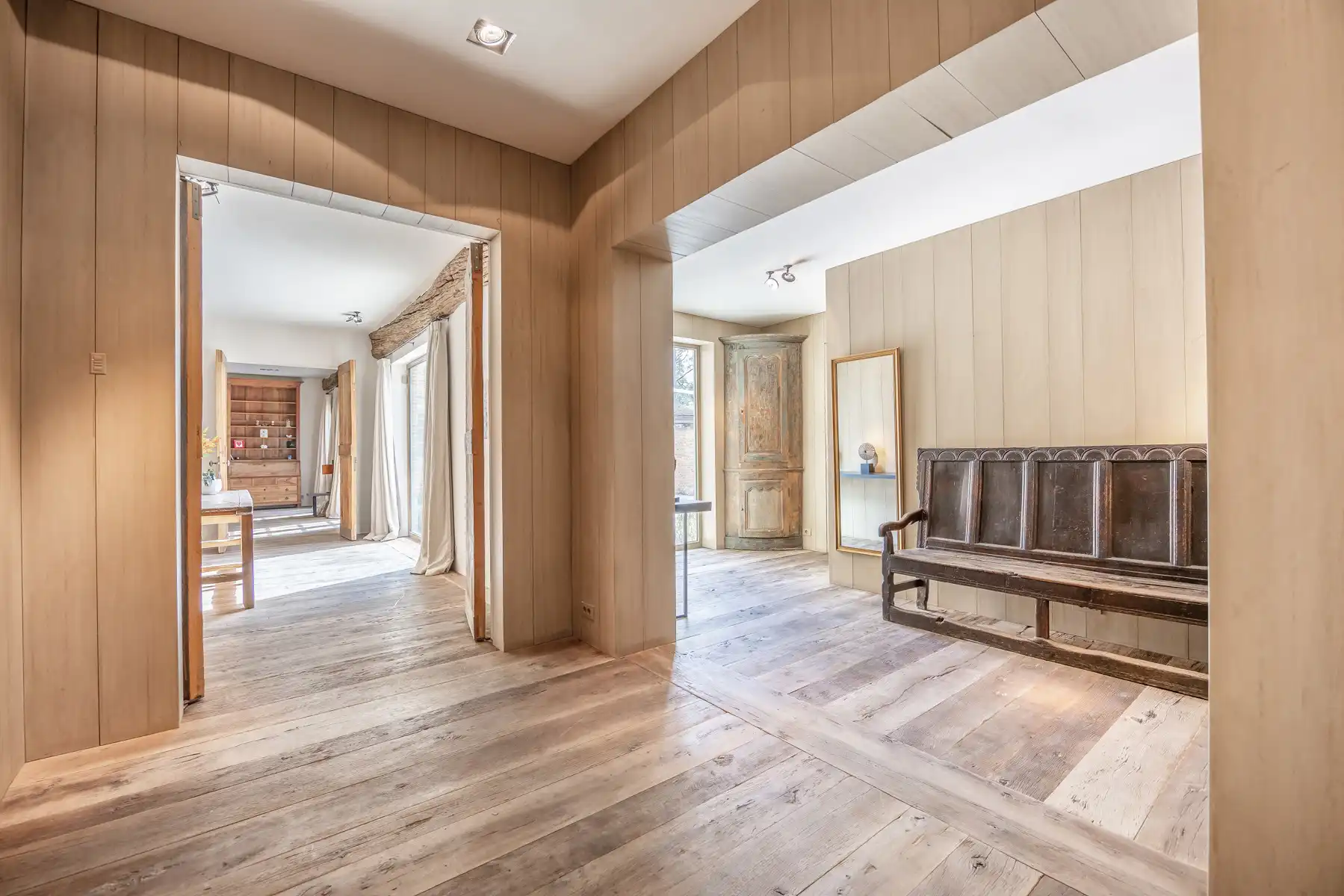 Schitterend domein van 7,7 ha met prachtige villa, zwembad, guesthouse, ruime schuur en uitgebreide paardenfaciliteiten. foto 5