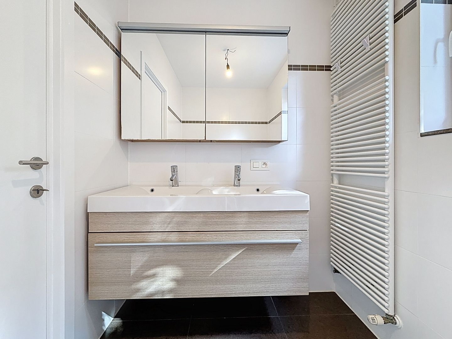 Centraal gelegen appartement met 2 slaapkamers te Nieuwpoort-Stad. foto 5