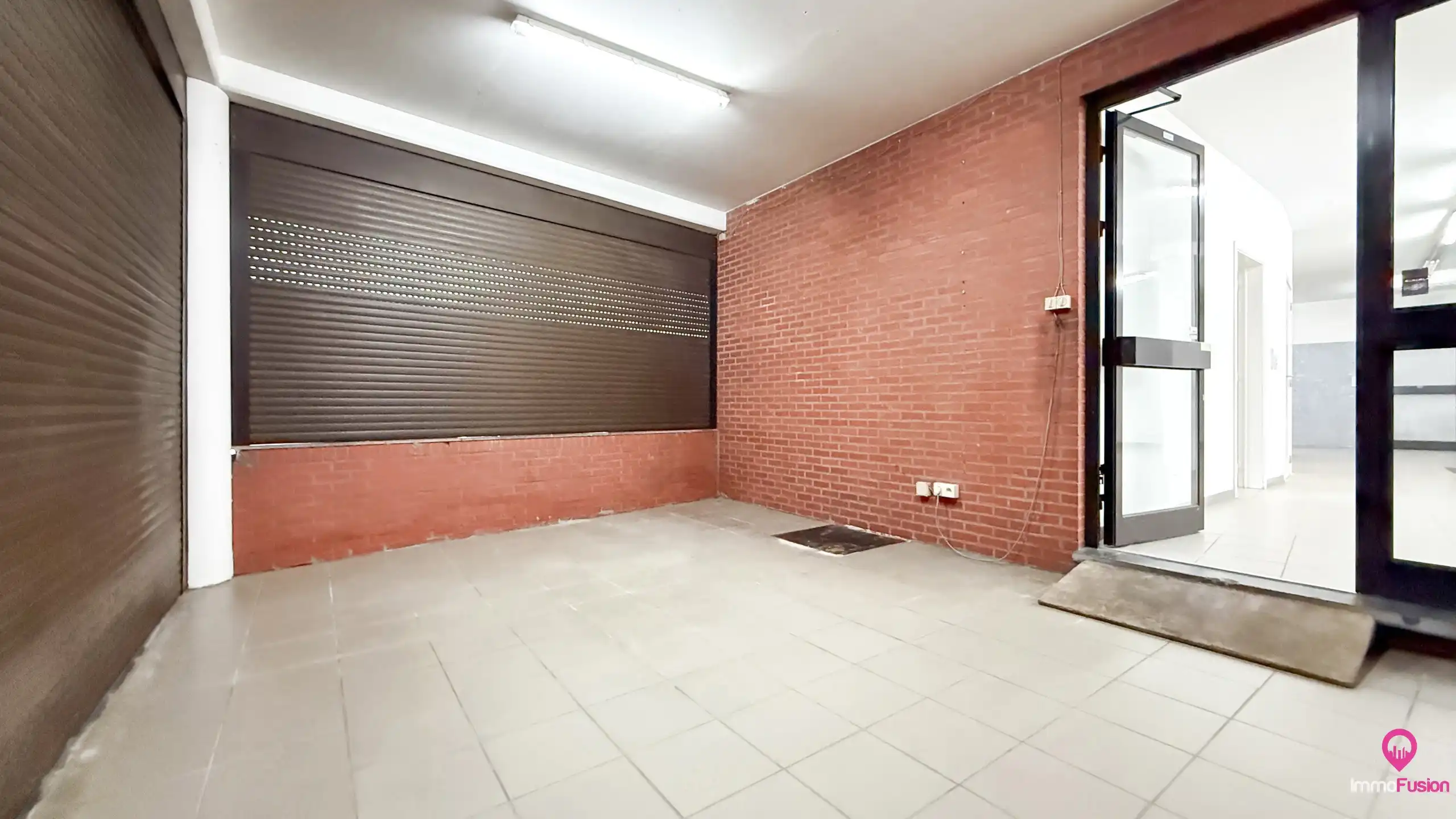 Handelspand met woonst op zeer goede commerciele ligging! foto 3