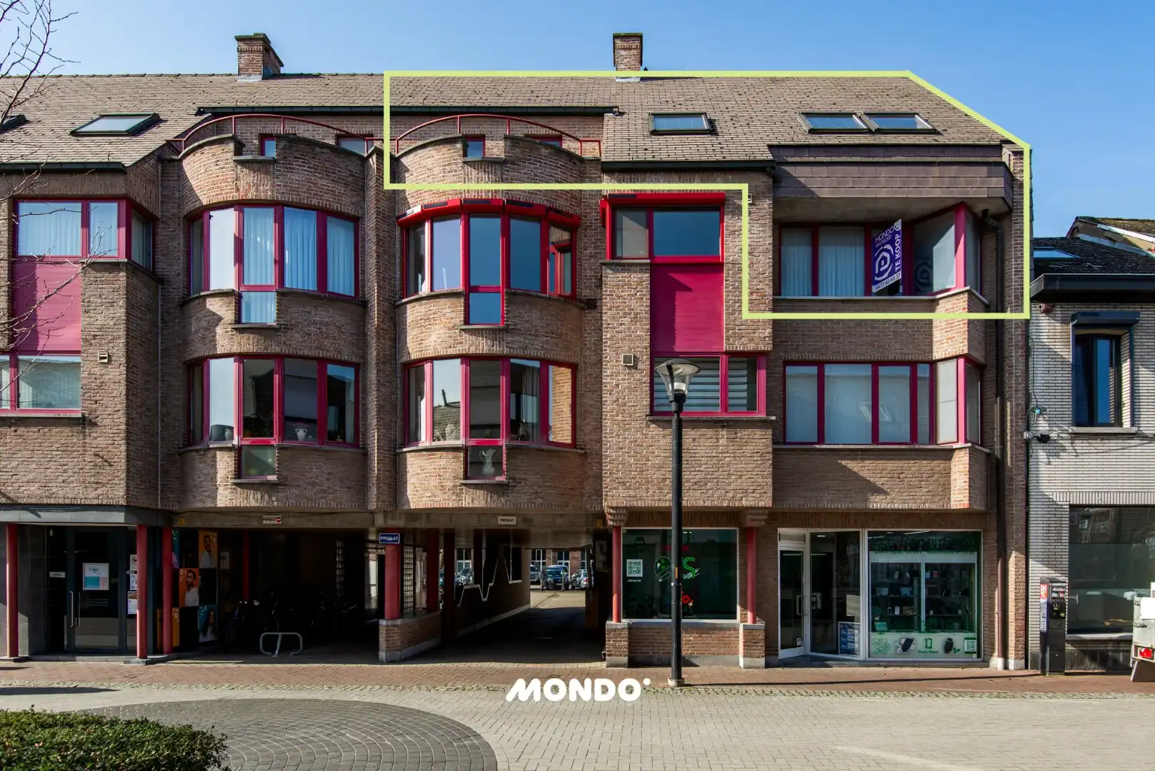 Ruim appartement met drie slaapkamers foto {{pictureIndex}}