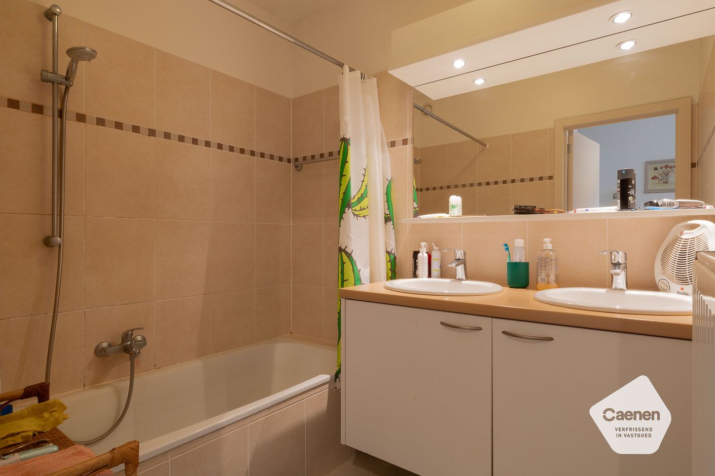🌊 Te koop: Gelijkvloers appartement met 2 slaapkamers + slaaphoek met uitzonderlijk groot terras – vlak bij zee! foto 8