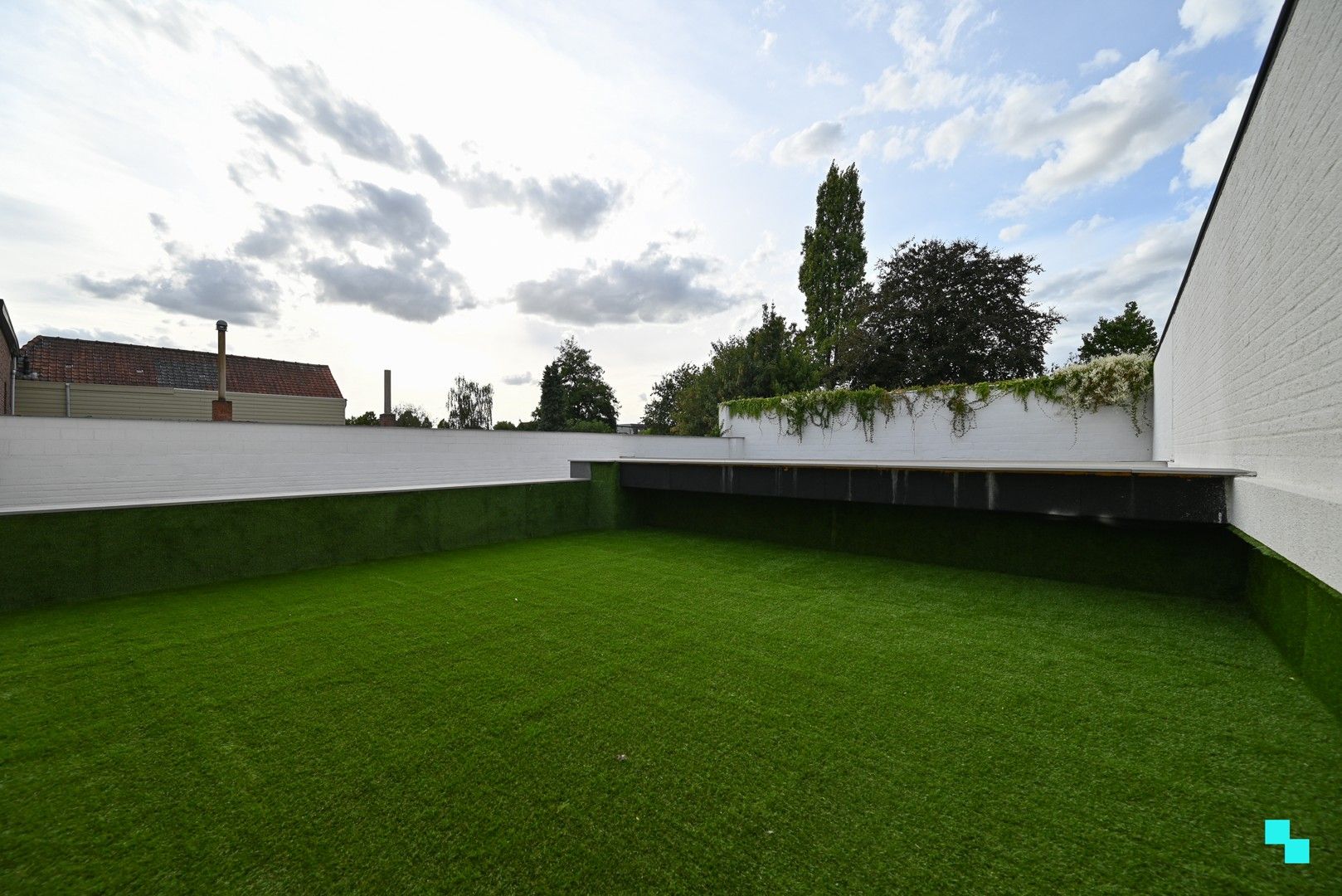 Compleet vernieuwde duplex met 4 slaapkamers en zonneterras in hartje Wevelgem foto 3