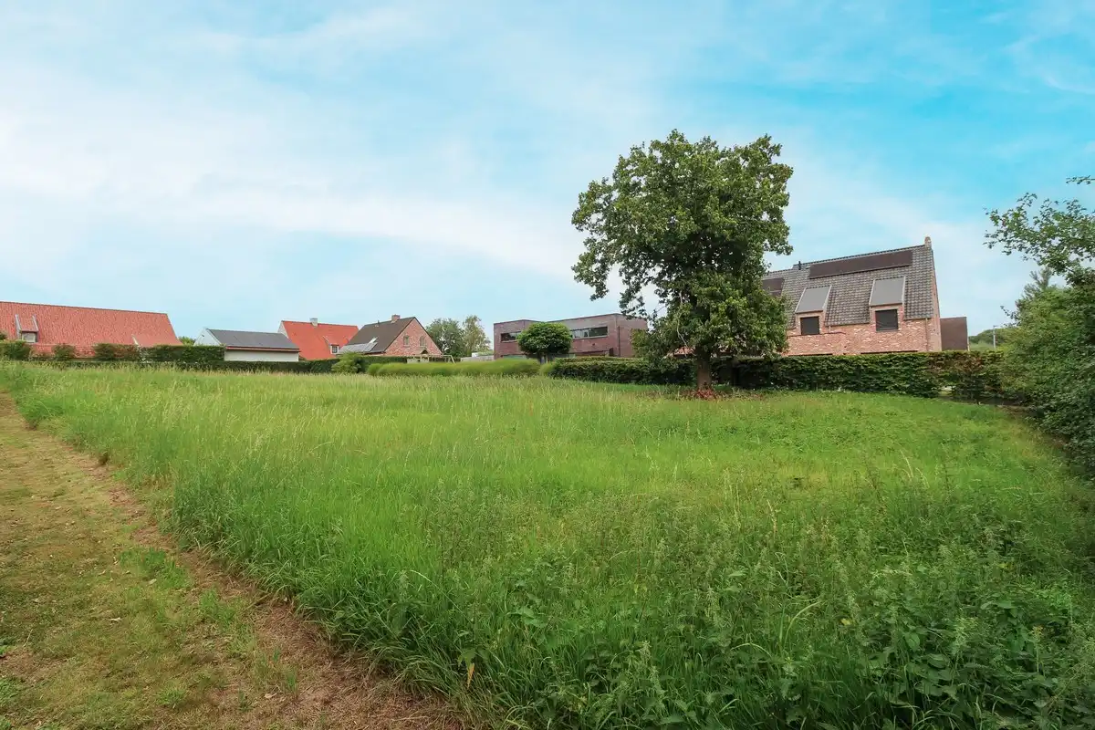 Unieke bouwgrond vlakbij het Sterrebos in Roeselare foto {{pictureIndex}}