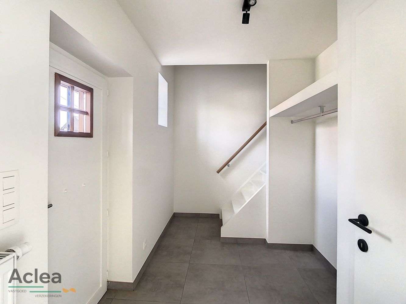 Prachtige recente koppelwoning met 5 slpks foto 12