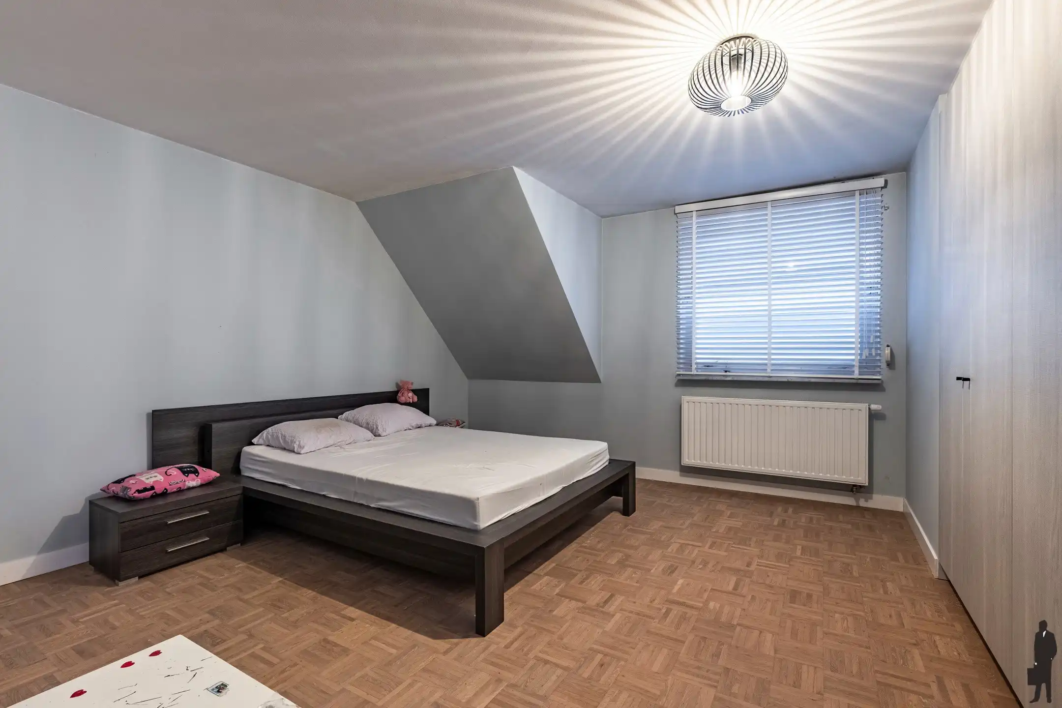 Woning met 4 slpk. op ca. 2.530m² grond met weids uitzicht! foto 9