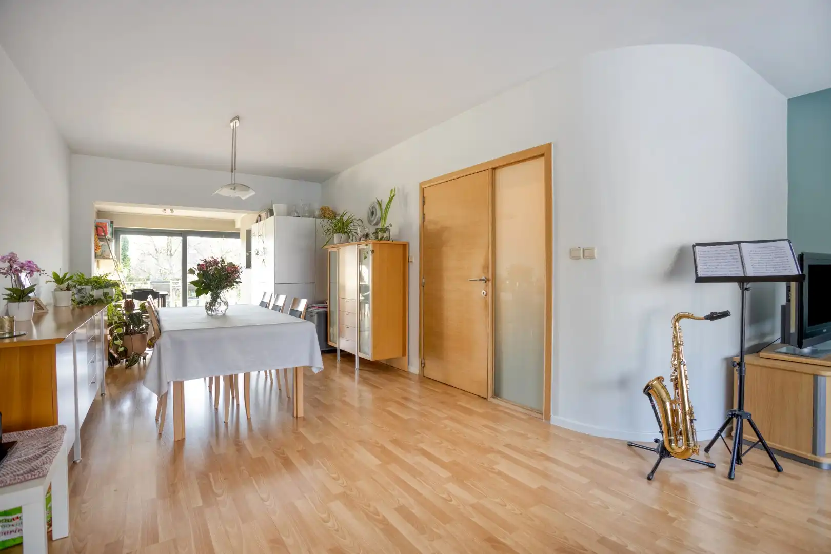 Ruime bel-etage woning met tuin, garage en 3 slaapkamers in Dilbeek  foto 5