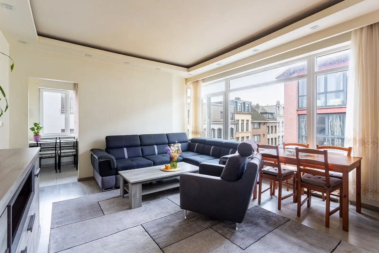 Lichtrijk en stads wonen foto {{pictureIndex}}