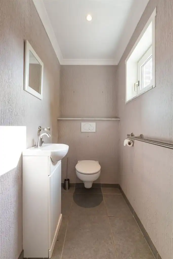 Charmante halfopen bebouwing met 3 slaapkamers, omheinde tuin en zonnepanelen, gunstig gelegen nabij het centrum van Maaseik. foto 17