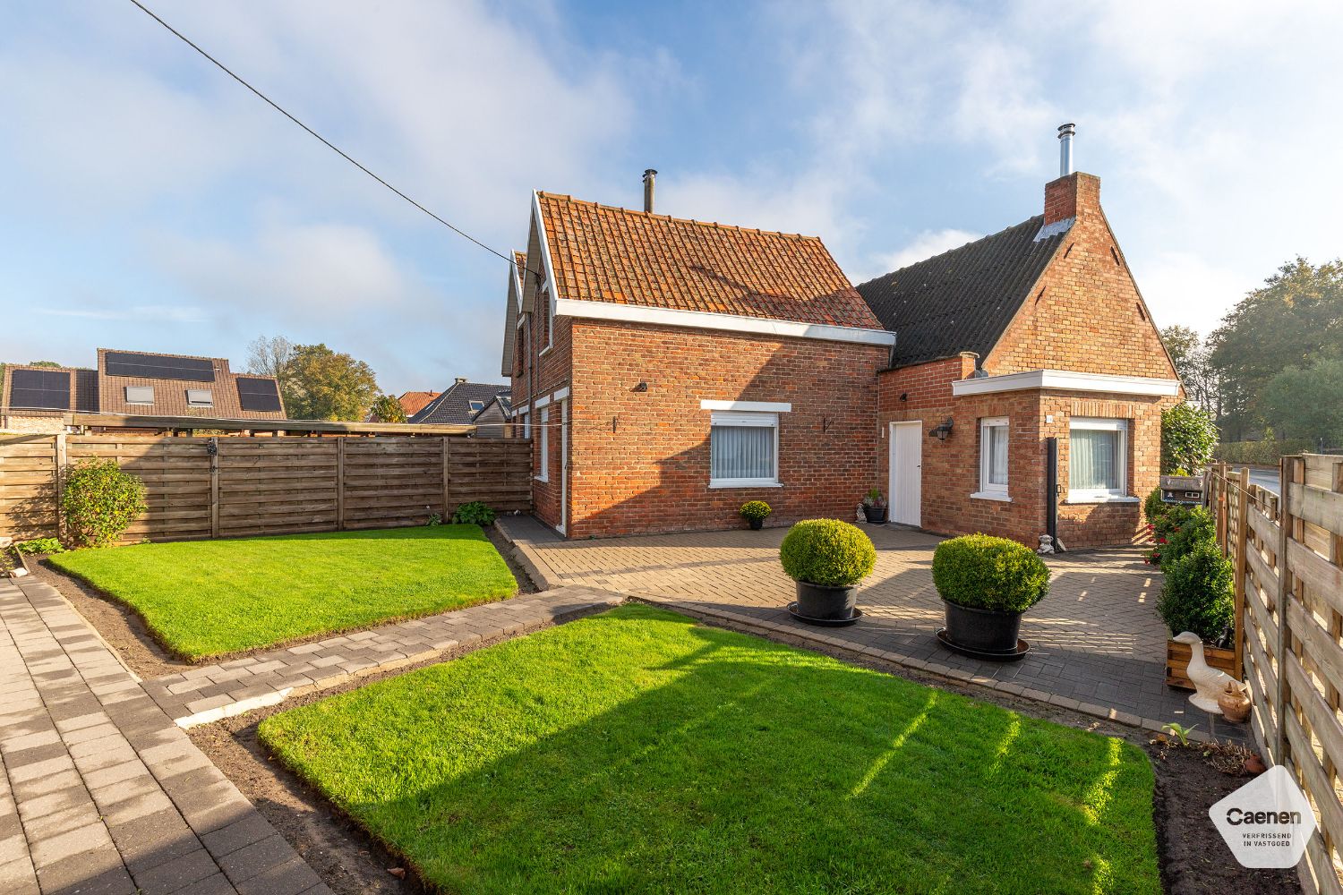 Leuke te renoveren half-open woning met 2 slaapkamers en GARAGE foto 11