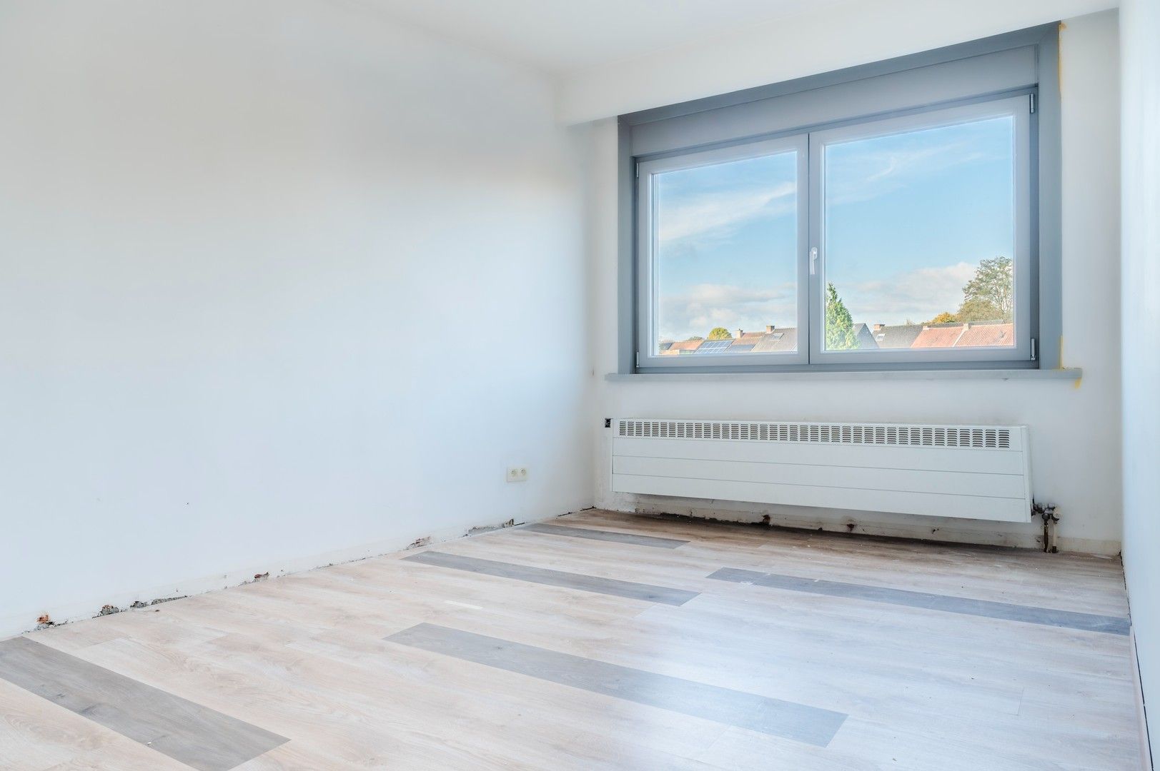 Ruim en lichtrijk appartement met garage foto 15