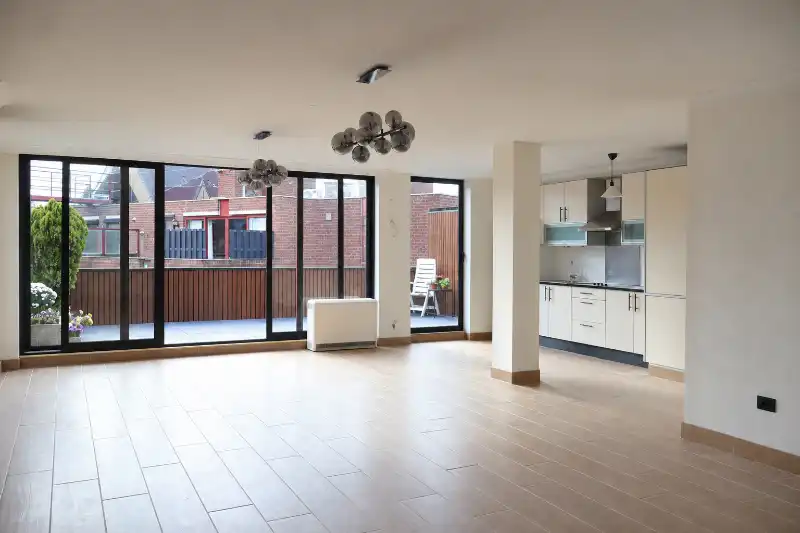 Gerenoveerd appartement met 3 slaapkamers en zonnig terras in hartje Genk foto 2