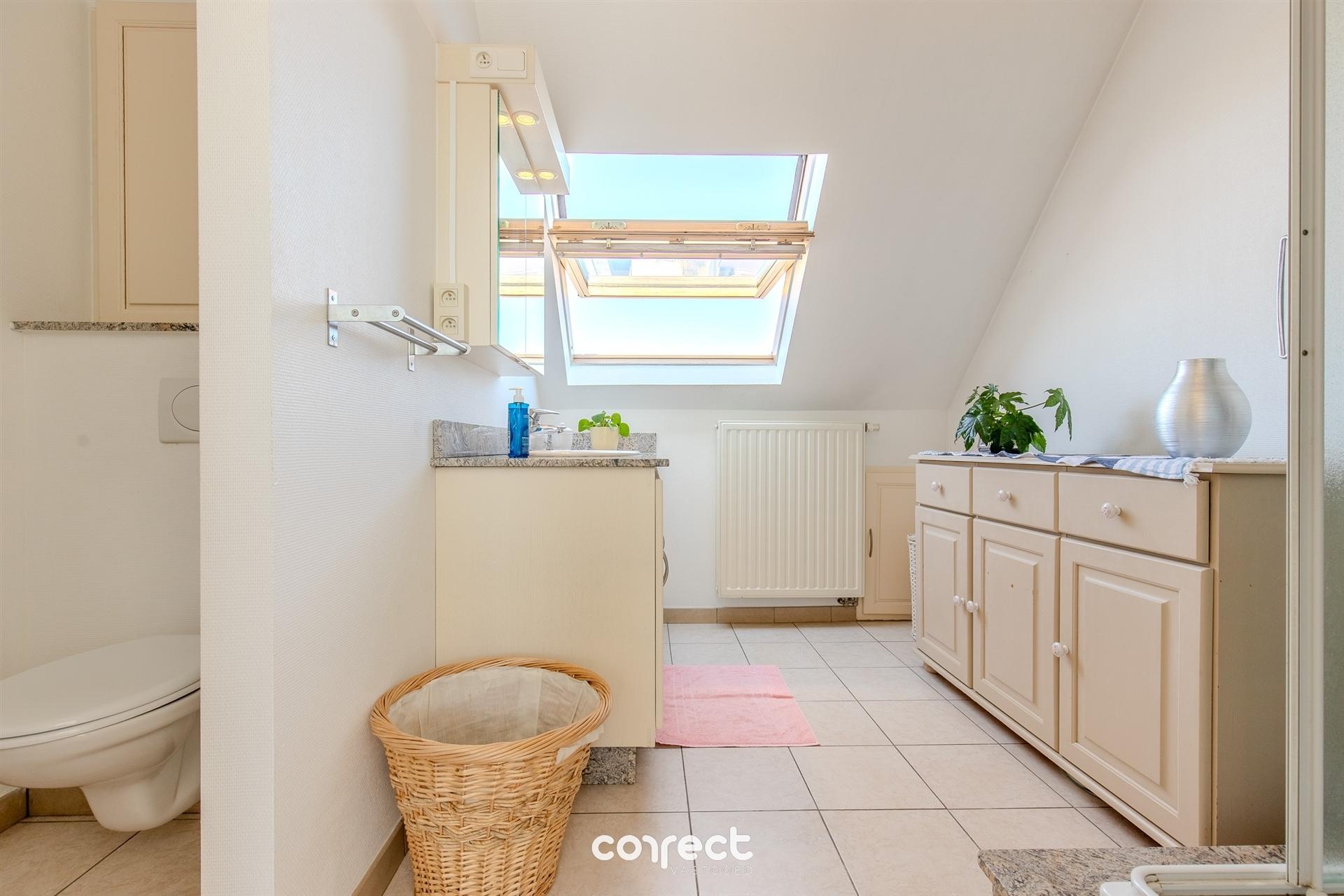Ruim en energiezuinig duplex appartement Adinkerke foto 14