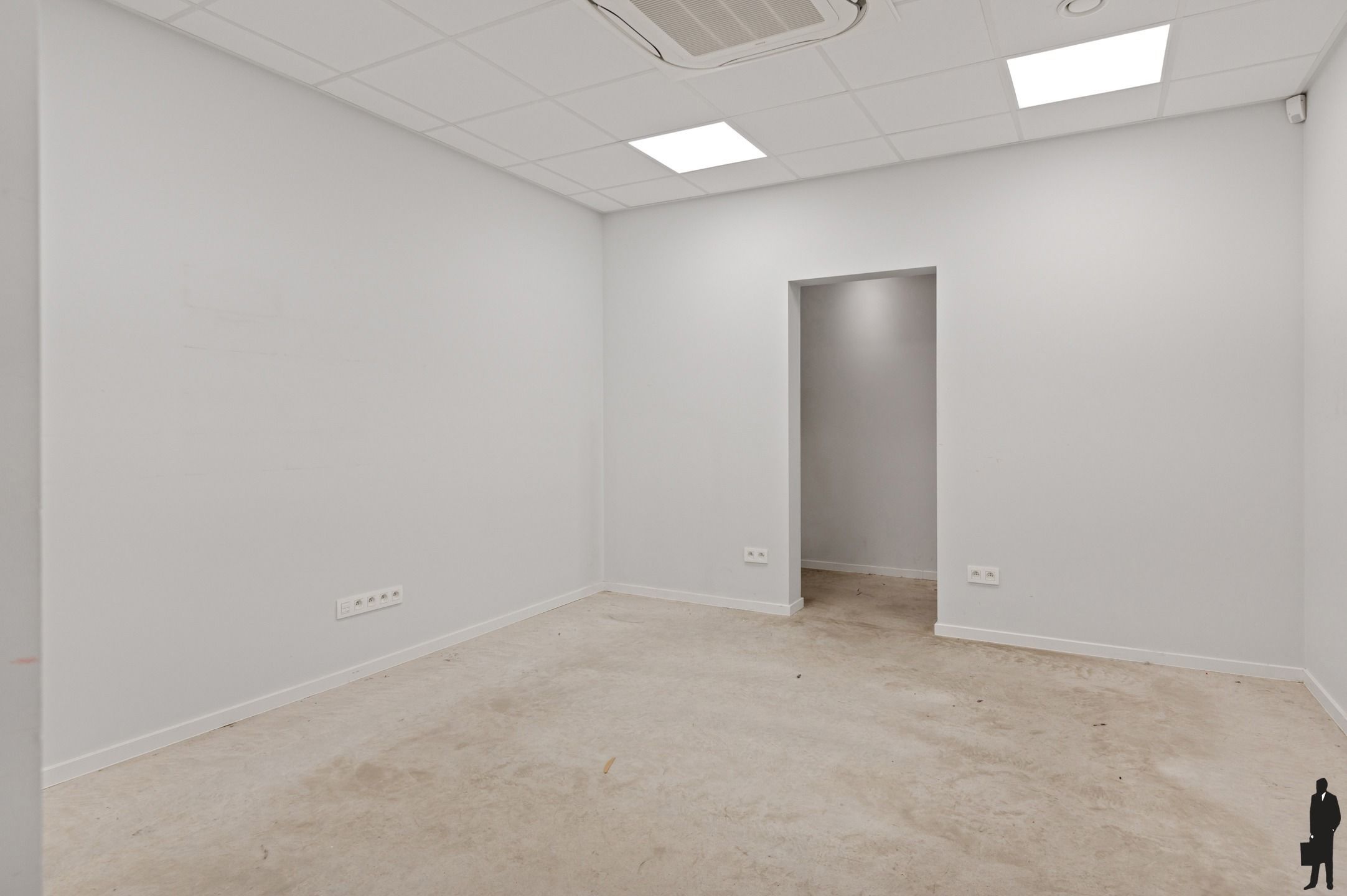 Recent handelspand (ca. 120m²) met 2 autostaanplaatsen foto 11