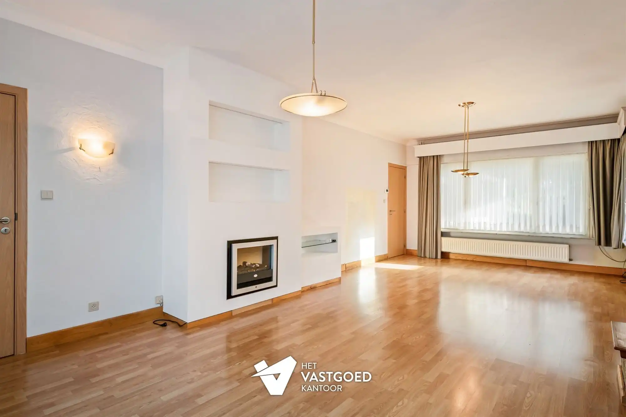 INSTAPKLARE WONING MET LEUKE TUIN EN GARAGE foto 3