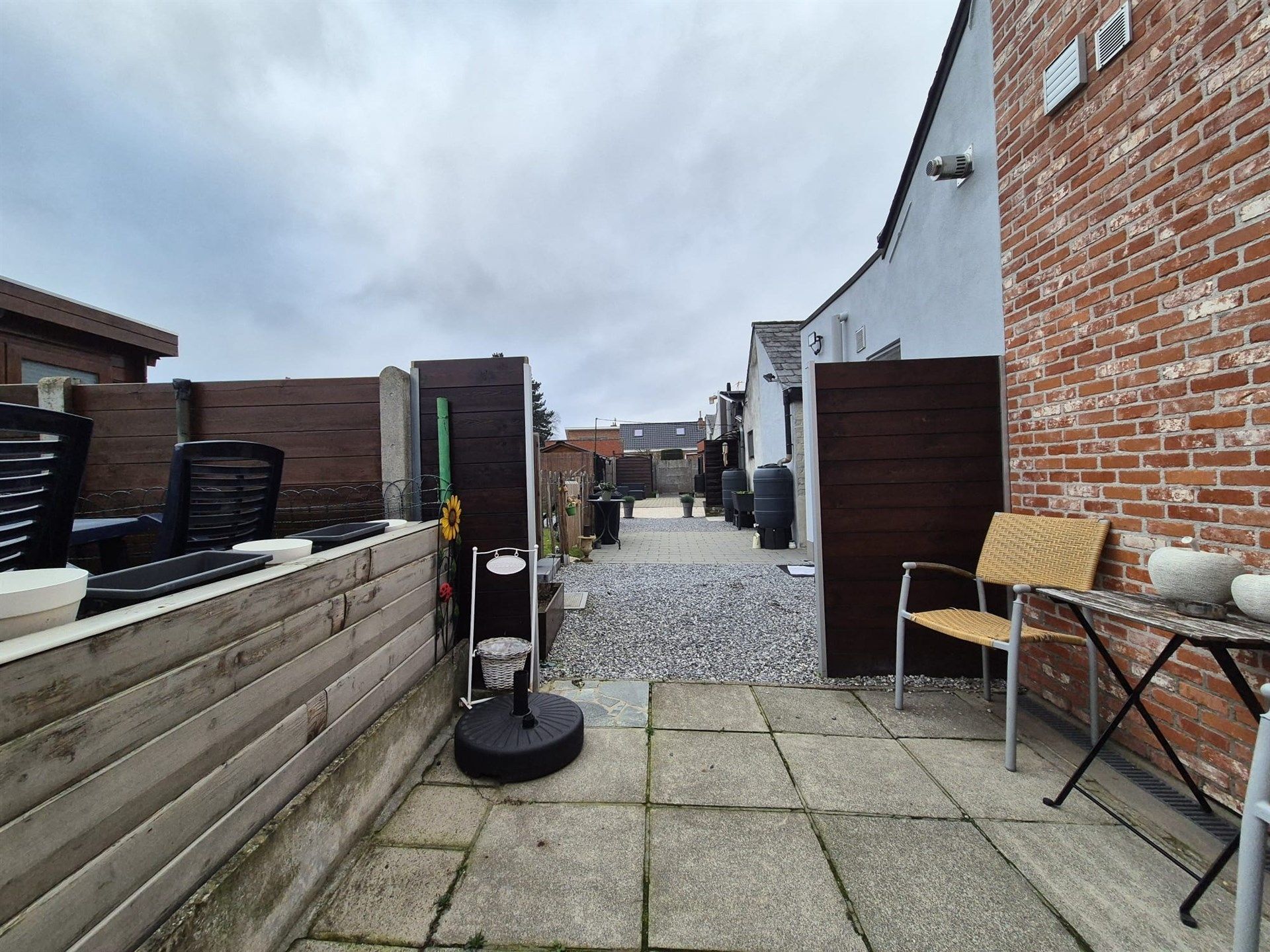 Gerenoveerde knusse rijwoning met tuin.  foto 10