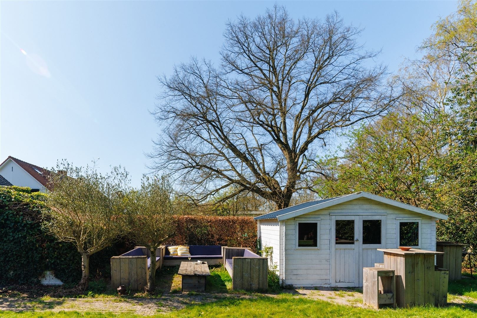 Stijlvol gerenoveerde woning in alle rust met plaats voor elk plan foto 12