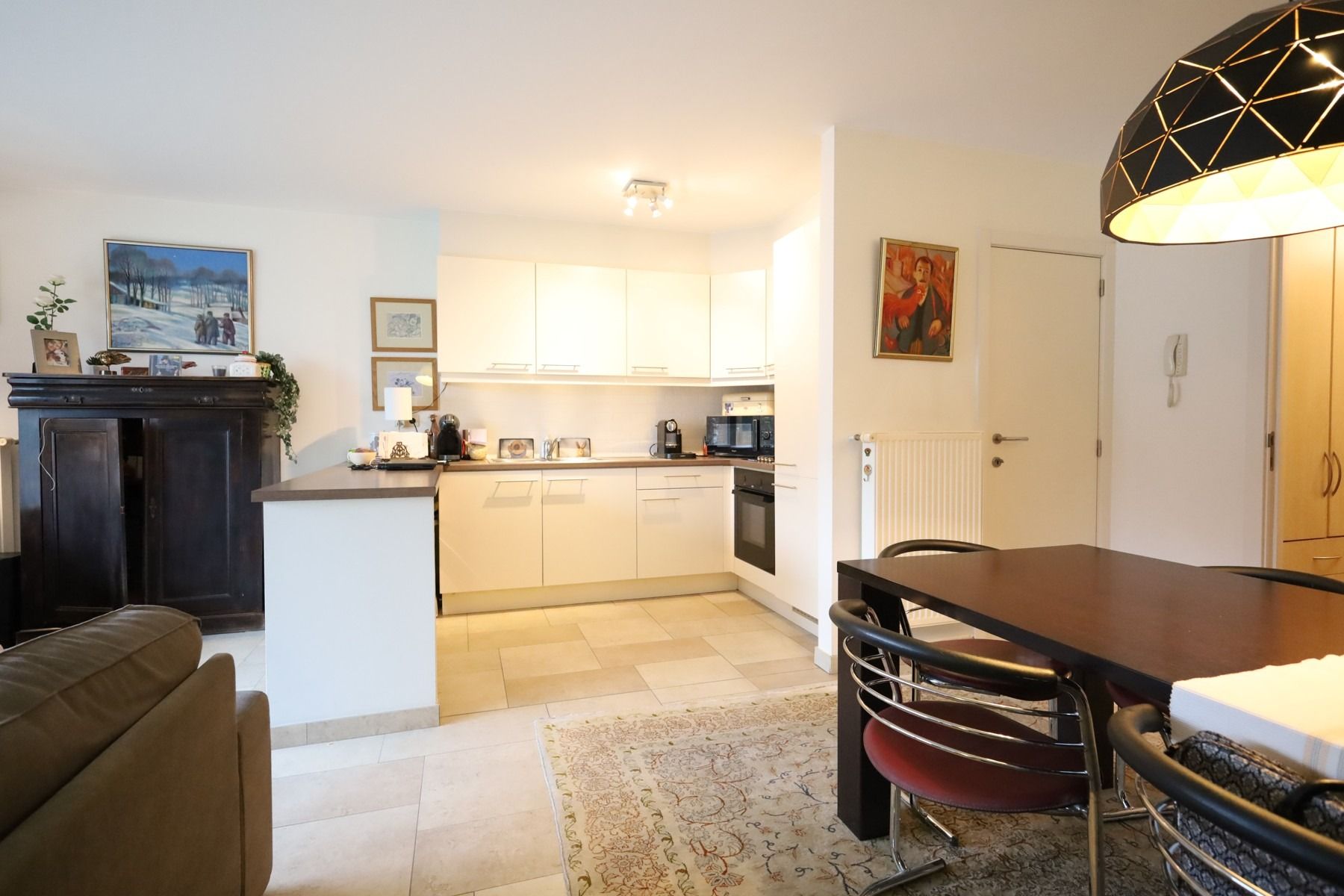 Gelijkvloers appartement met tuin, binnenautostaanplaats en kelder foto 2