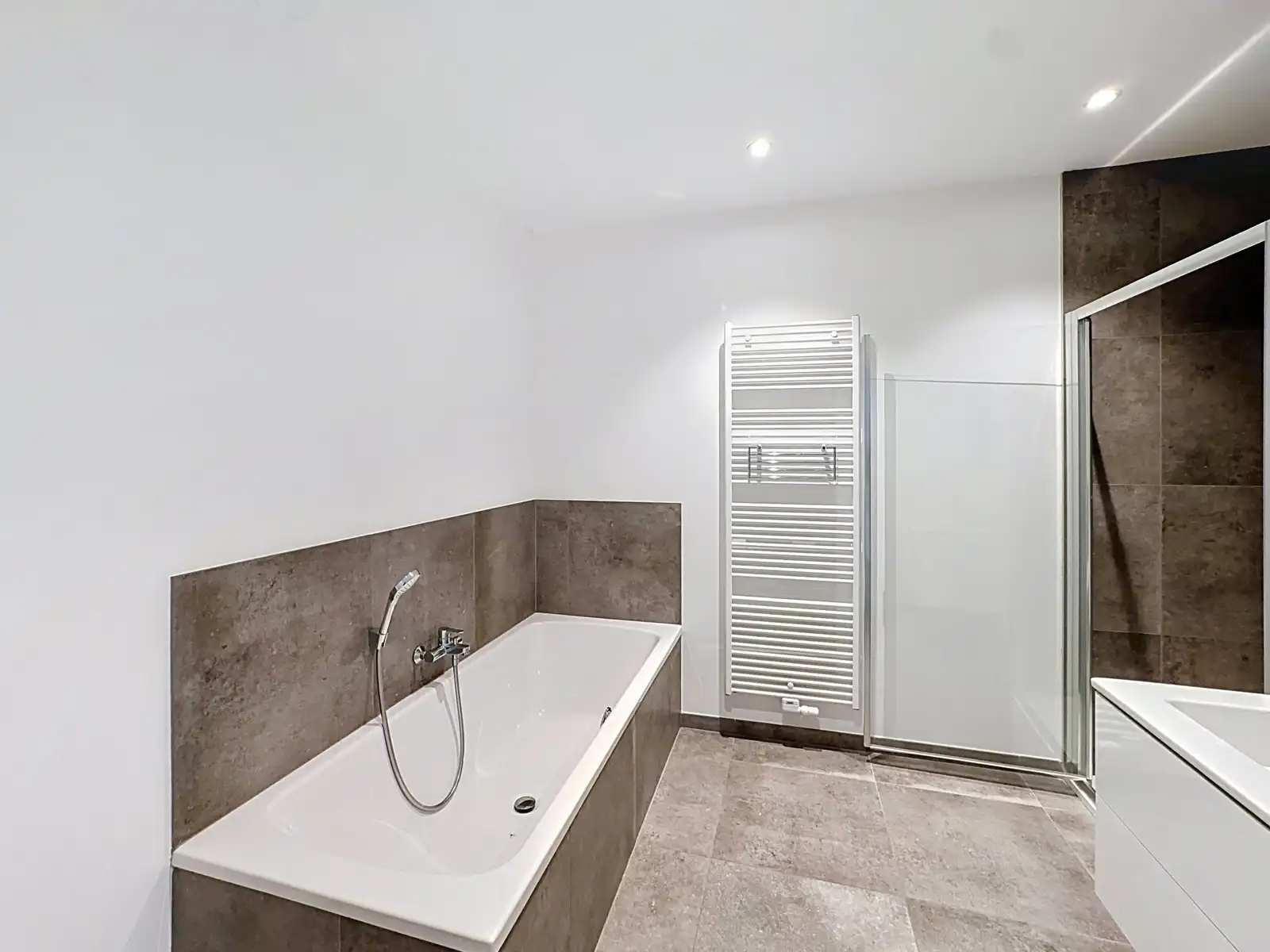 TE HUUR recente halfopen bebouwing met 3 slaapkamers Jabbeke foto 6