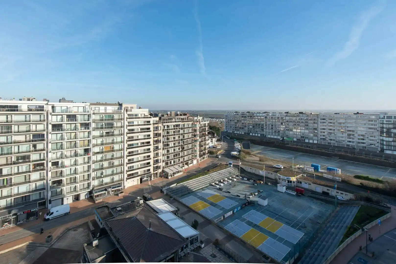 Goedgelegen garagebox vlakbij de Zeedijk te Westende! foto 5