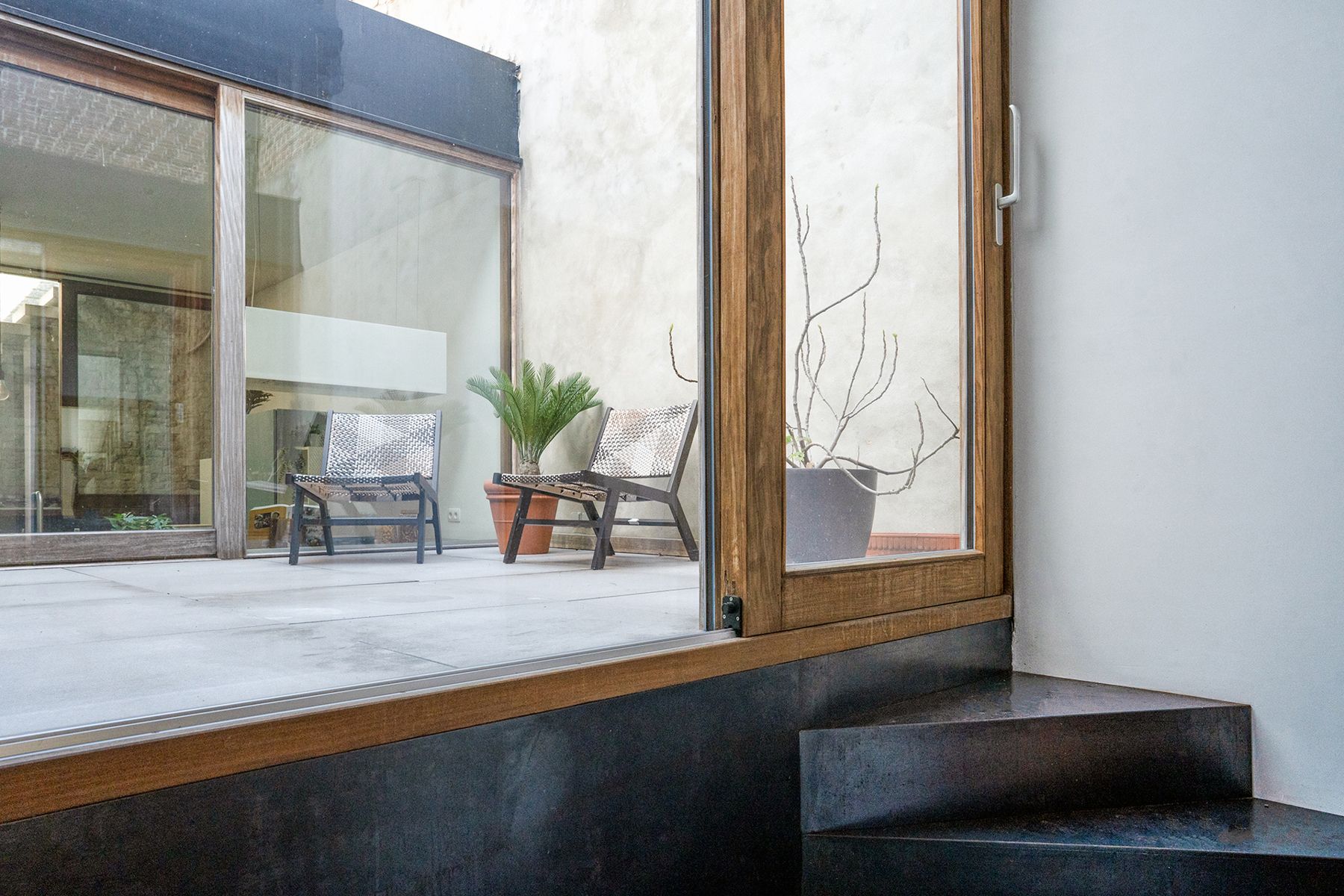 Unieke gerenoveerde burgerwoning, pareltje in architectuur foto 11