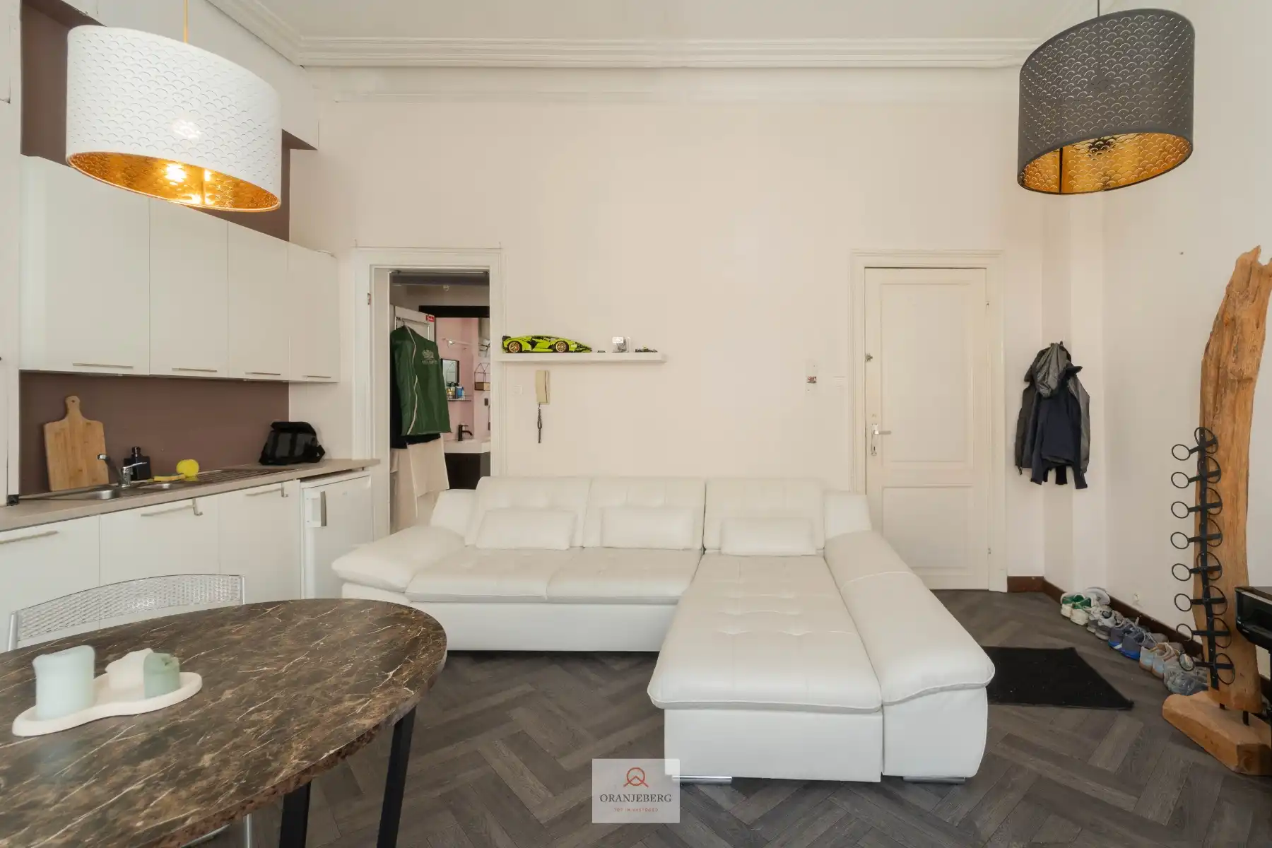 Charmant appartement in hartje stad met balkon foto 8