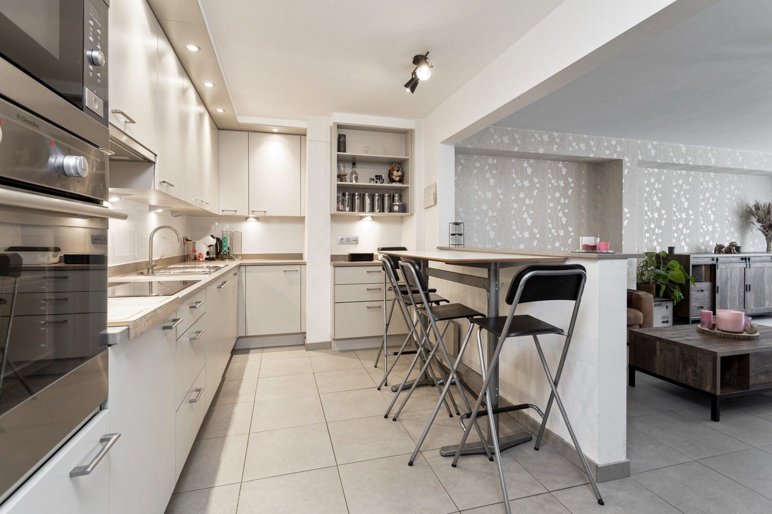 Ruim & lichtrijk 2-slaapkamerappartement te koop in hartje Ruddervoorde foto 4