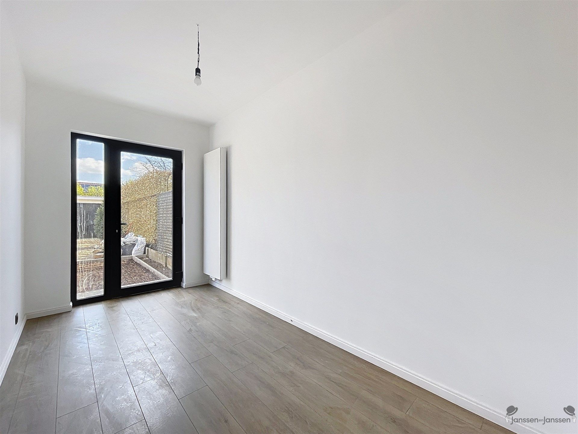 Gelijkvloers appartement met 2 slaapkamers, terras en tuin foto 9