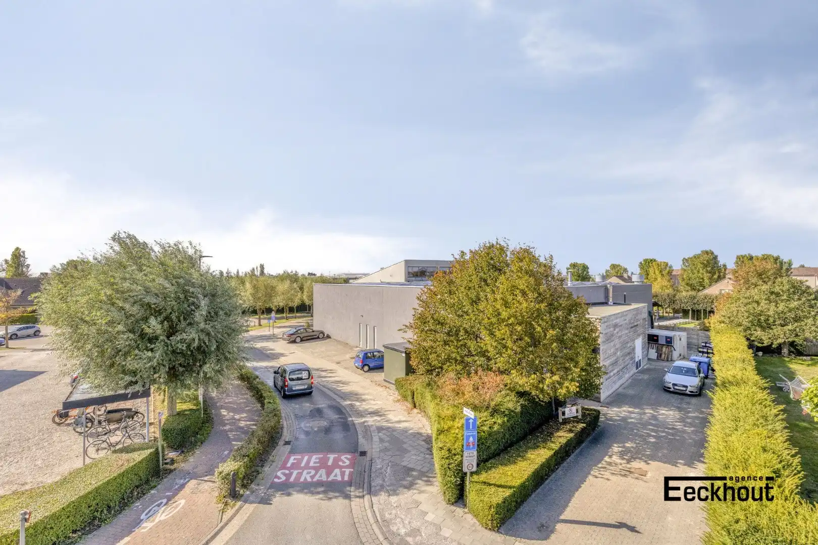 Handelscomplex op gunstige locatie foto 26