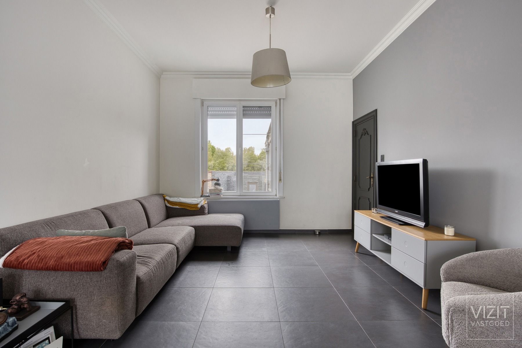 Halfopen woning met tuin, kelder en drie slaapkamers foto 3