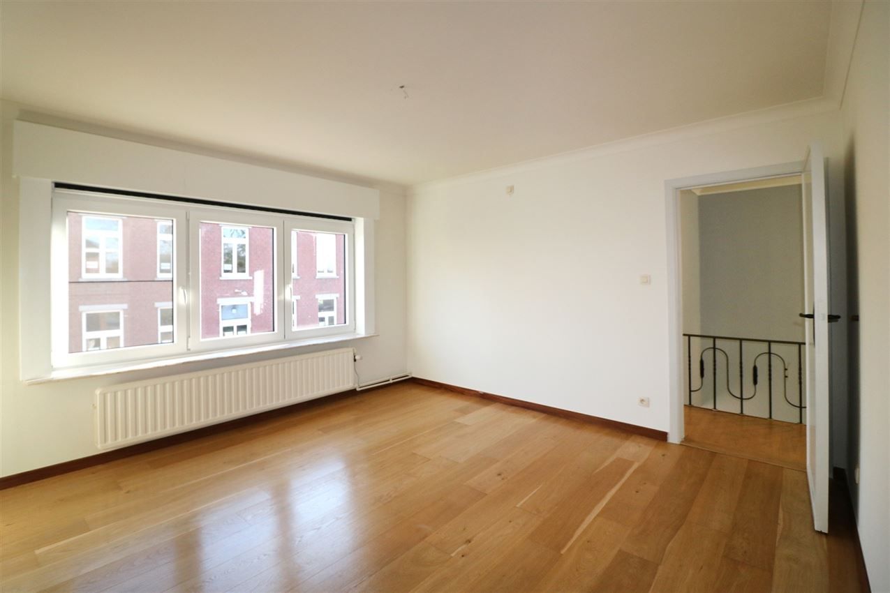 karaktervol, 3 grote slaapkamers, zuidterras, nabij station en natuur foto 28