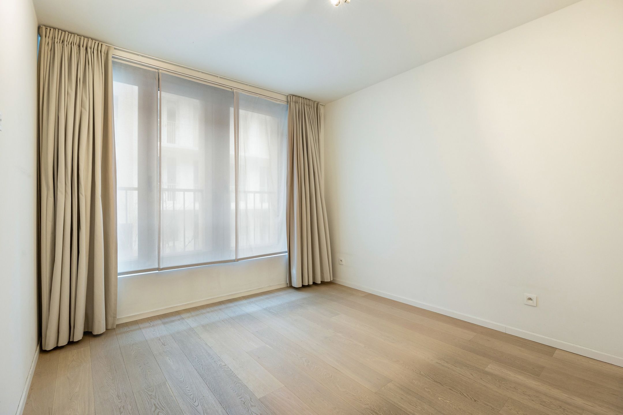 ANTWERPEN ZUID - Twee-slaapkamerappartement met ruim Zuid-terras.  foto 6