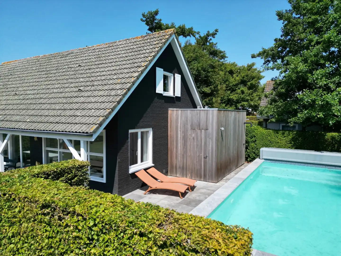 Vrijstaand wonen met zwembad aan de duinvoet van Cadzand-Bad foto {{pictureIndex}}