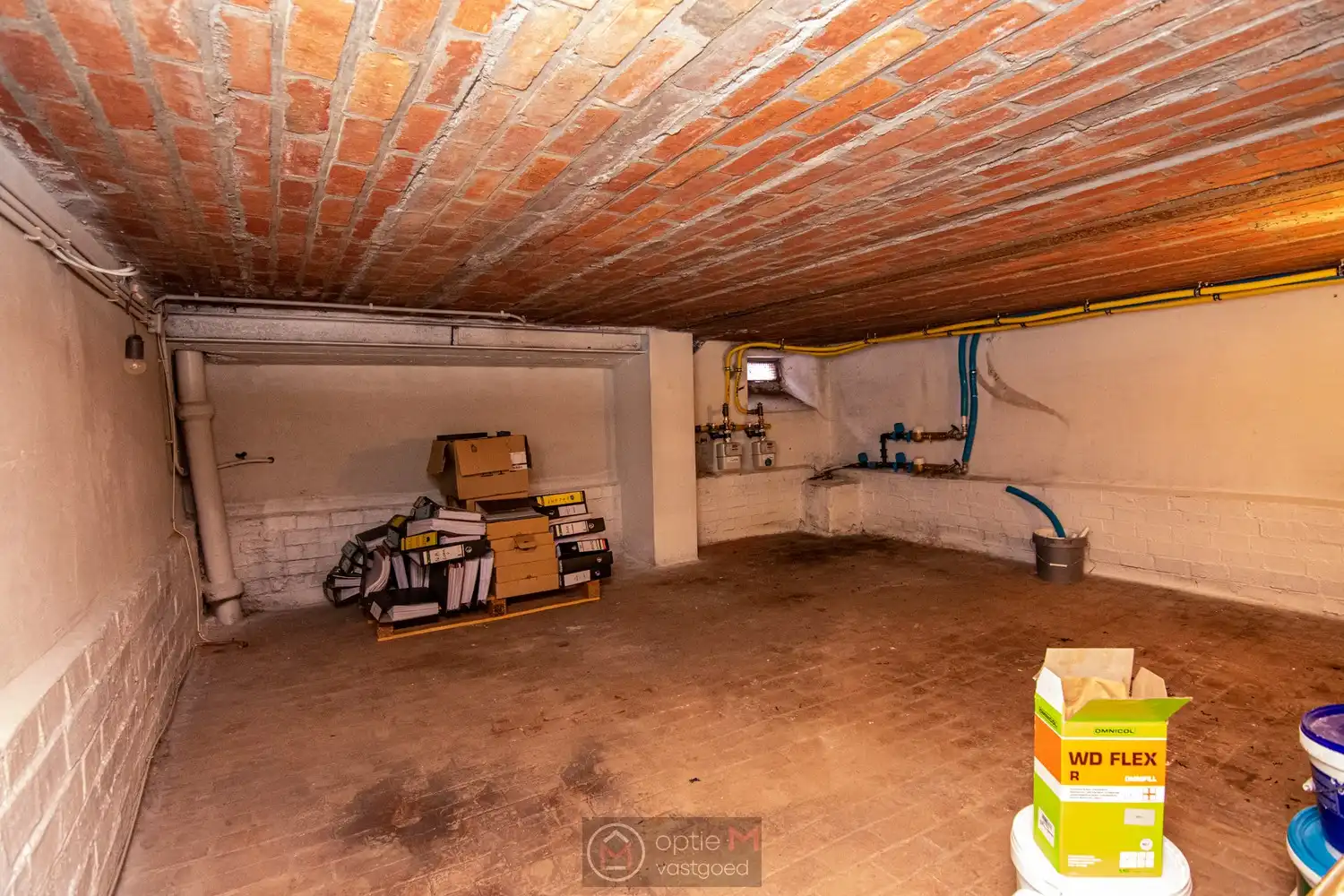 RUIM GELIJKVLOERS APPARTEMENT MET 2 SLPKS EN TUIN MET TERRAS. foto 21