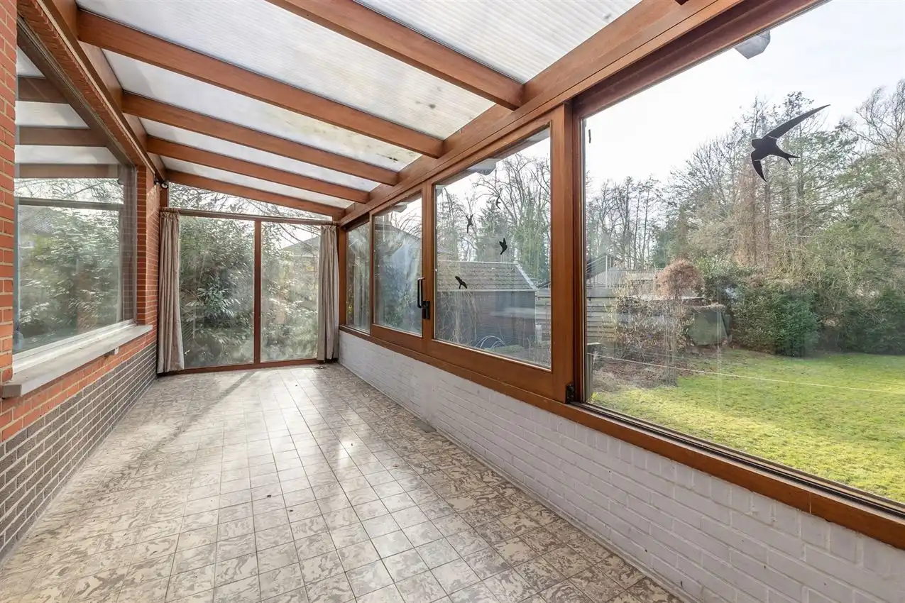 Te renoveren splitlevel woning in doodlopende straat foto 14