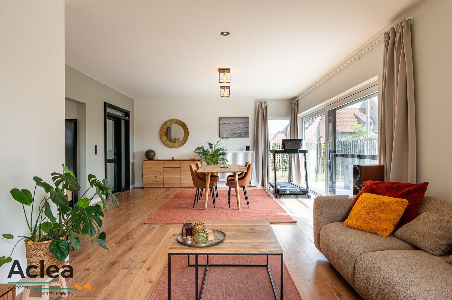 Stijlvolle, ruime woonst op een mooi perceel foto 8