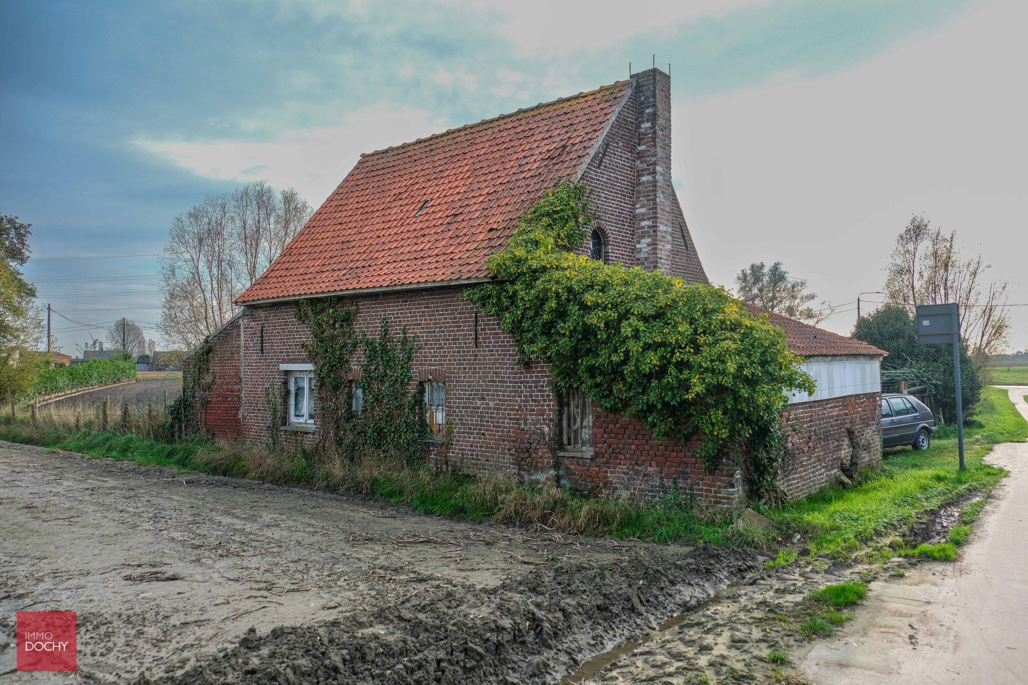 Hoofdfoto van de publicatie: Oude woning met landelijk zicht