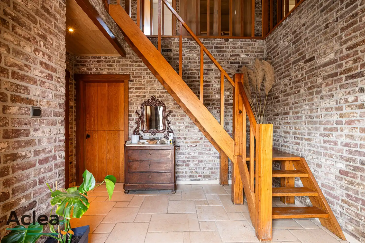 Rustig gelegen villa in landelijke stijl, omgeven door groen en natuur foto 7