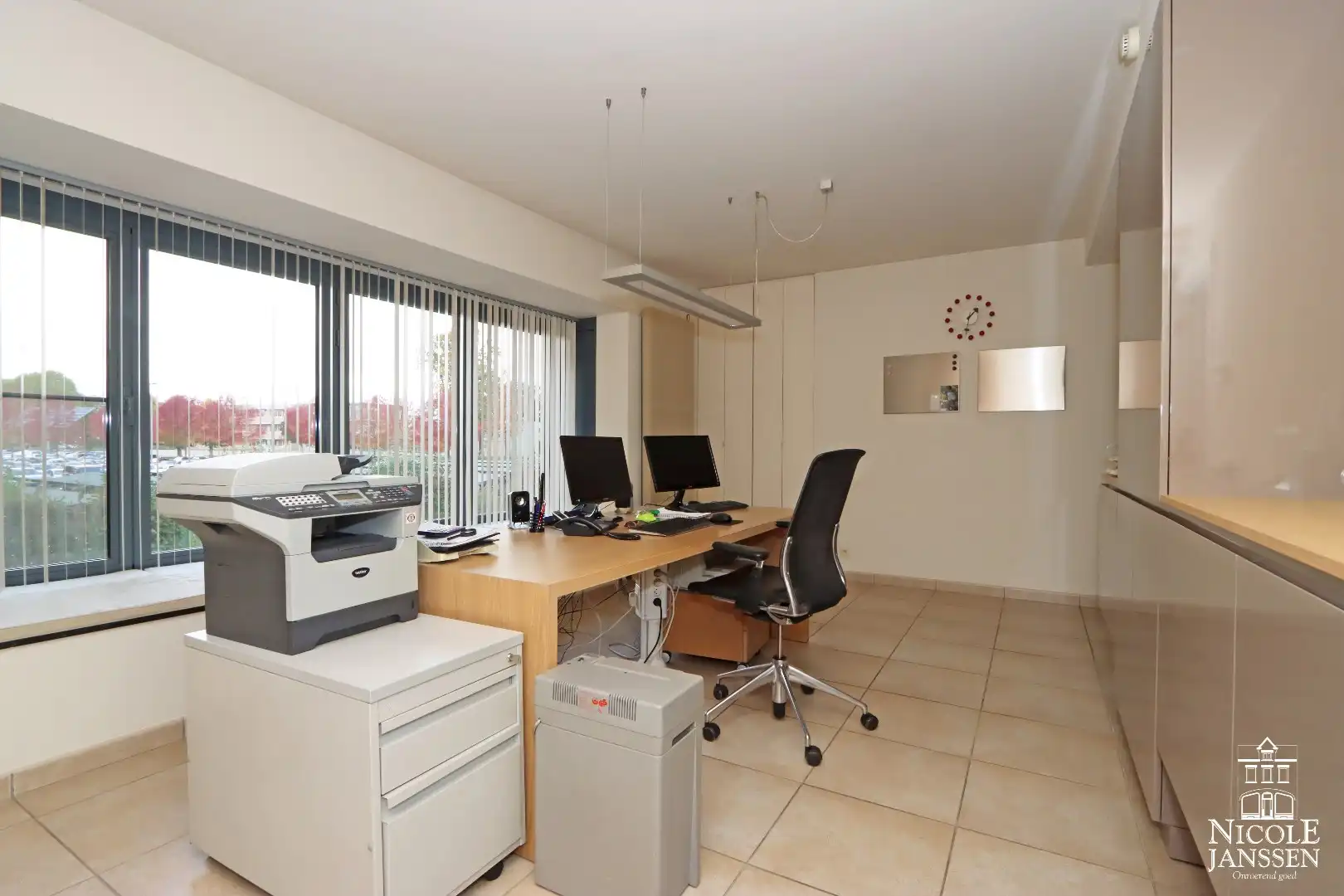 Grote loods en handelspand met bovengelegen woonst net buiten het centrum van Maaseik foto 13