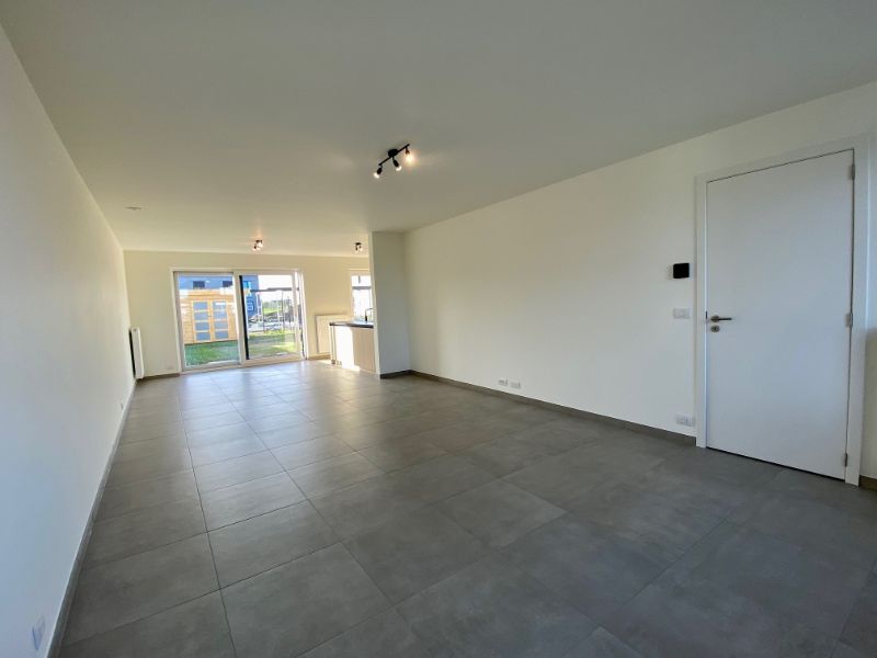 Instapklare recente woning met 4 ruime slaapkamers en carport foto 3