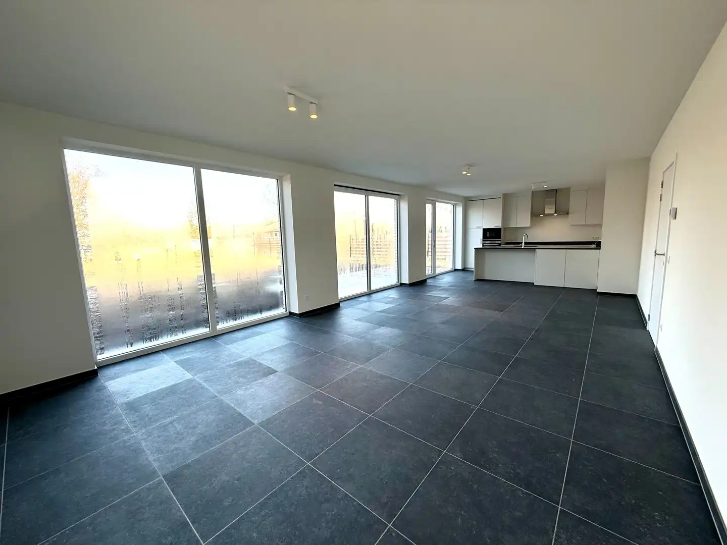 Volledig nieuwbouw, verrassend ruime en lichtrijke gezinswoning met 3 slaapkamers foto 14