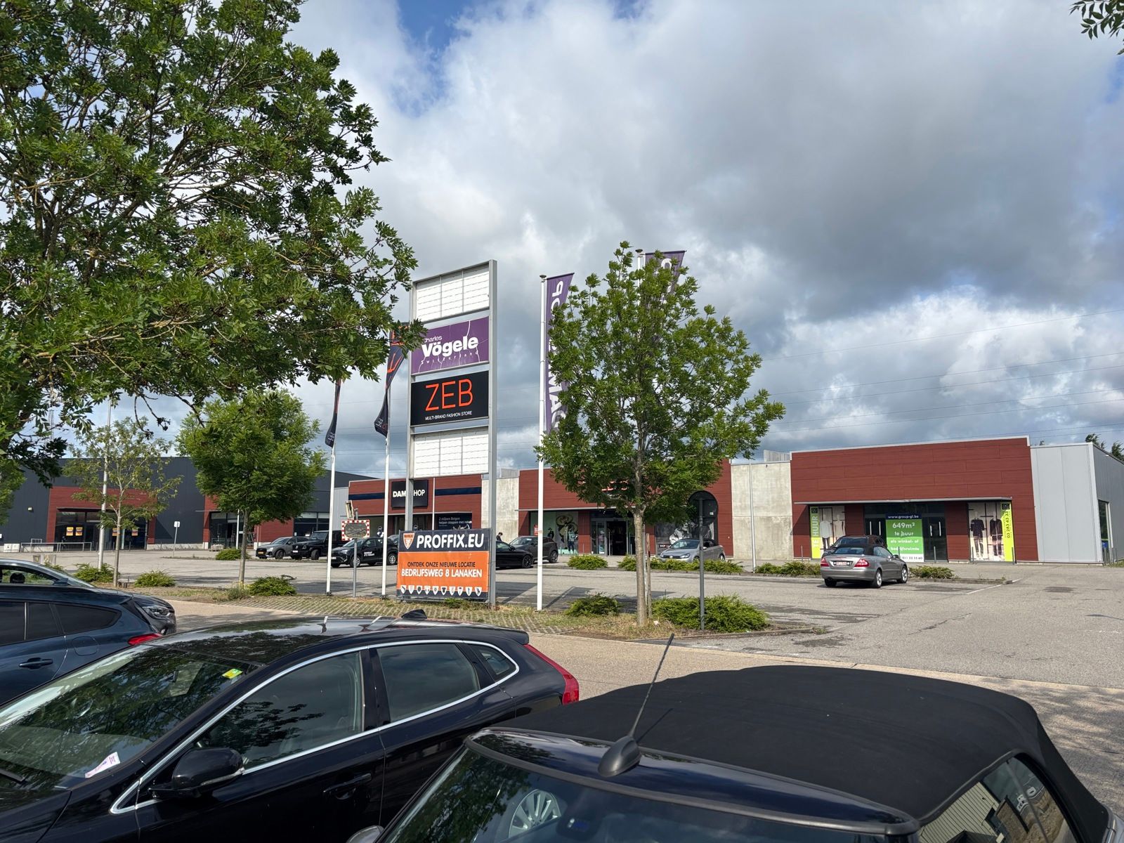 Handelspand (649 m²) in commerciële site Lanaken foto 4