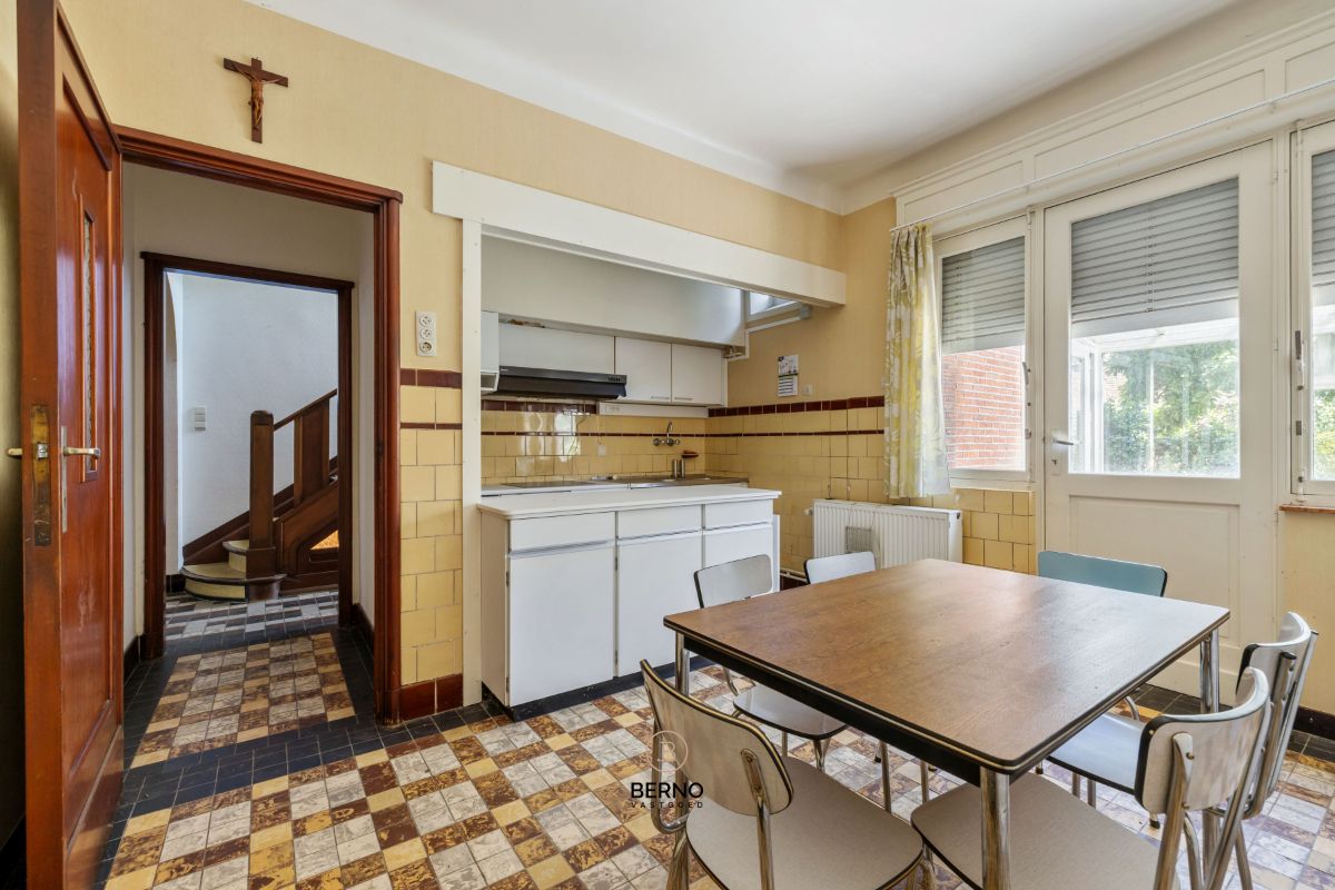 Karaktervolle woning met art-deco elementen en dubbele garage. foto 9