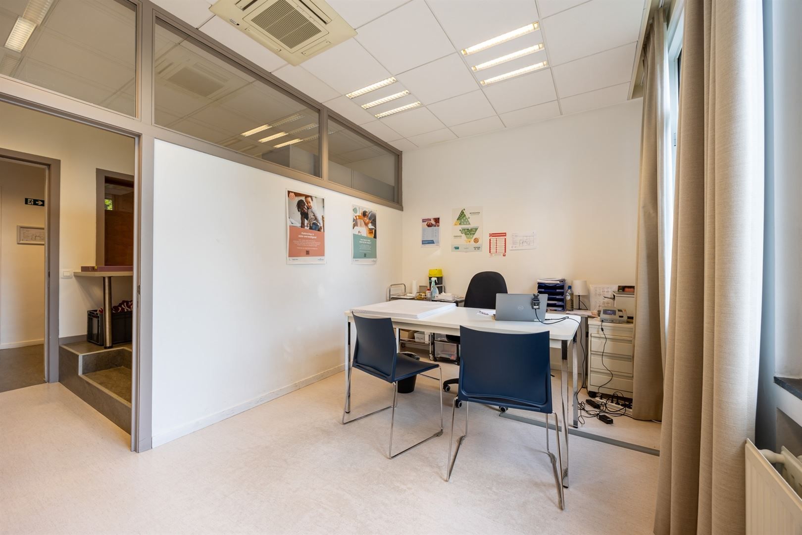 Groot kantoorgebouw op een ideale locatie! foto 10