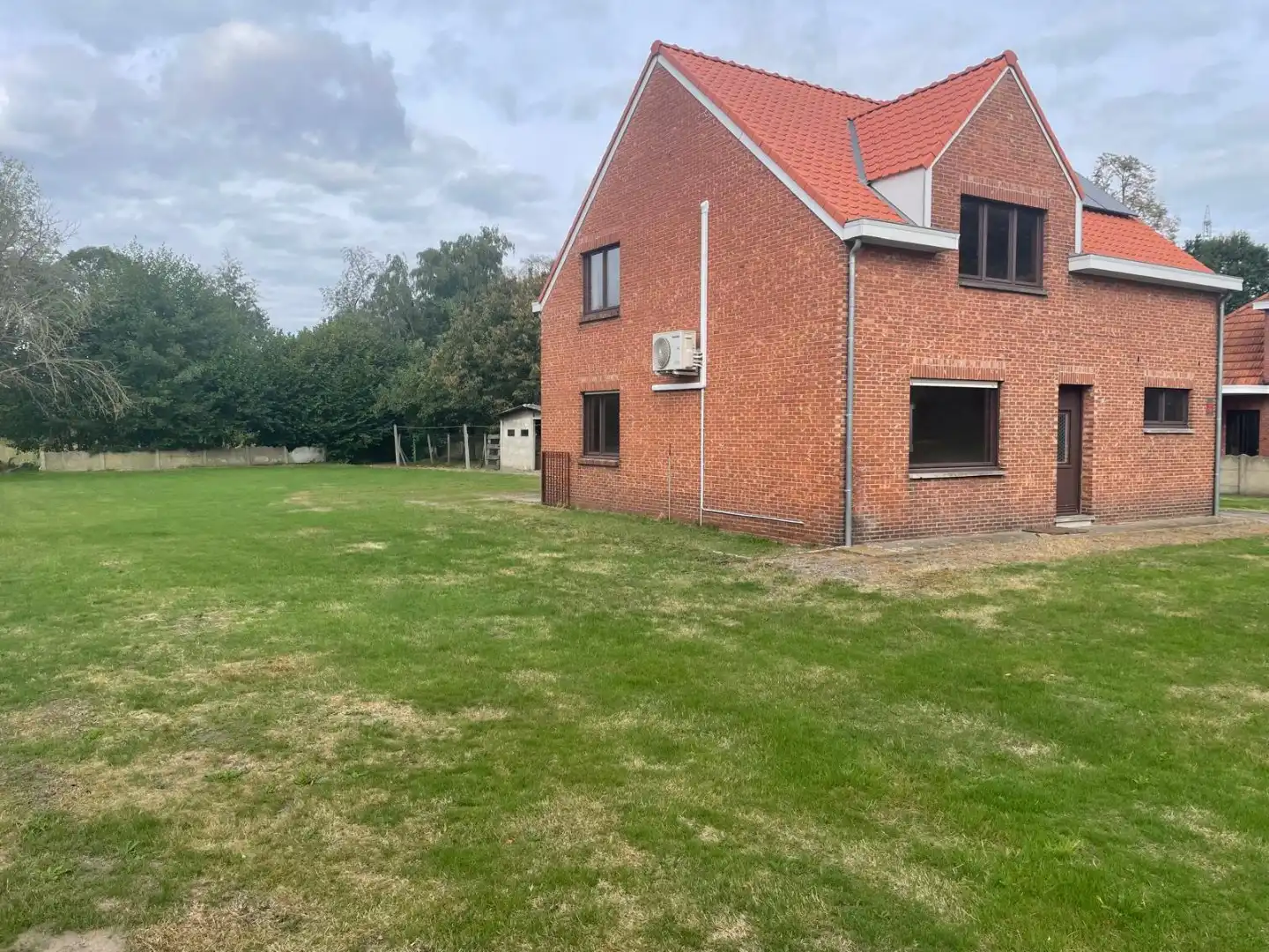 VRIJSTAANDE WONING OP RUIM PERCEEL VAN 1.370 M² MET 29 M STRAATBREEDTE foto 18