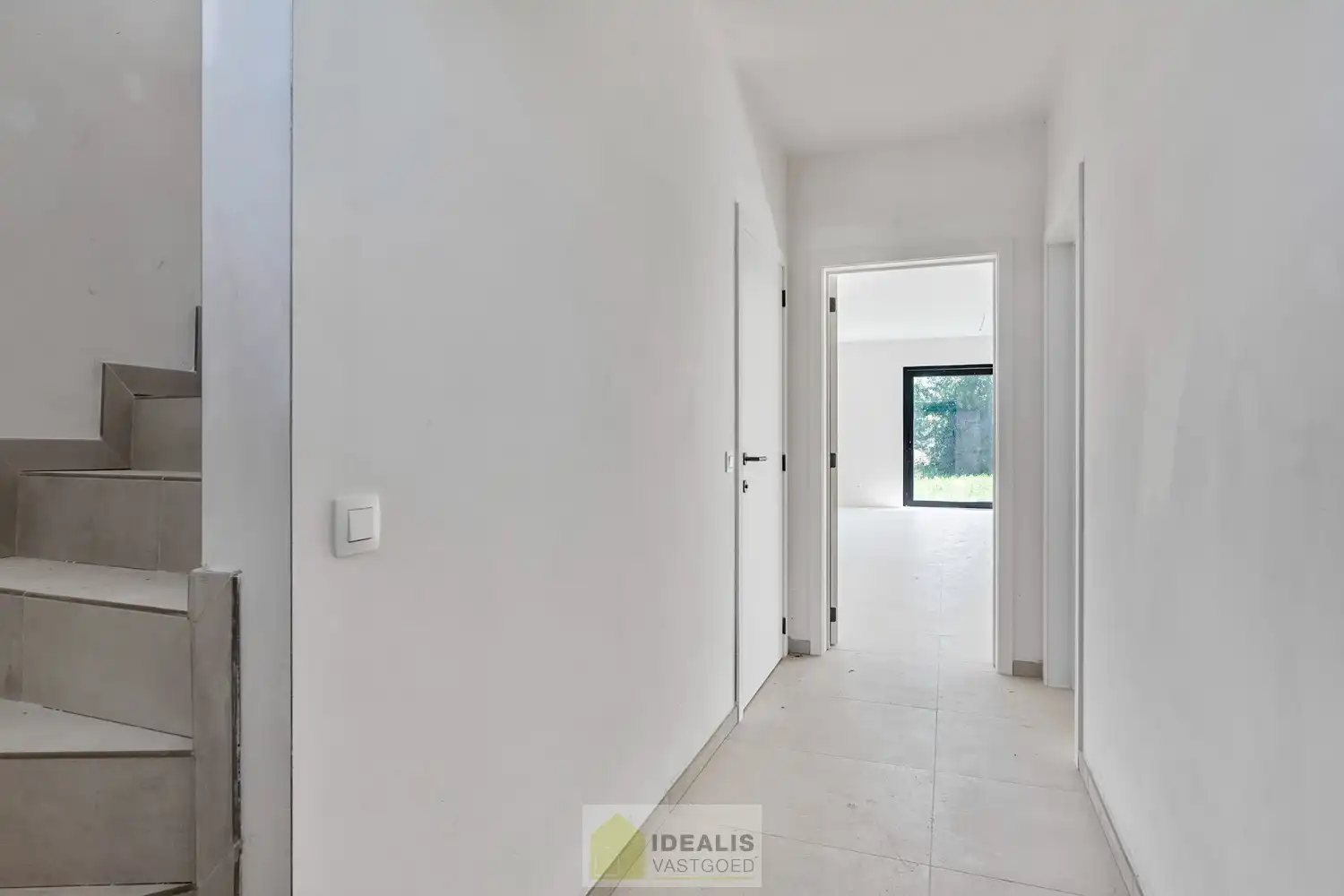 PRACHTIGE NIEUWBOUWWONING (GRONDAANDEEL €116.000,00 + 12% REGISTRATIERECHTEN EN CONSTRUCTIE € 277.000,00 + 21% BTW) MET EEN HEERLIJK LICHTRIJKE WOONKAMER MET OPEN KEUKEN MET AANSLUITEND BERGPLAATS, BUREEL, INPANDIGE GARAGE, 3 SLAAPKAMERS, EEN RUIME BADKAMER VOORZIEN VAN ALLE COMFORT! EEN HEERLIJK RUIM HUIS MET INPANDIGE GARAGE, EEN LEUKE TUIN, OP EEN GEGEERDE LOCATIE NABIJ HET CENTRUM VAN REPPEL! foto 6