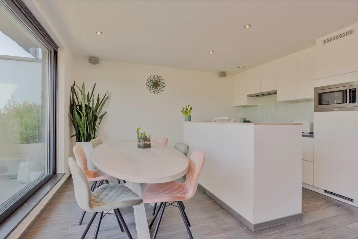 FLEXIBEL DUPLEX APPARTEMENT VAN 183M² MET 5 SLAAPKAMERS MET ZORG- EN WOONOPLOSSING NABIJ CENTRUM TONGEREN. foto 11