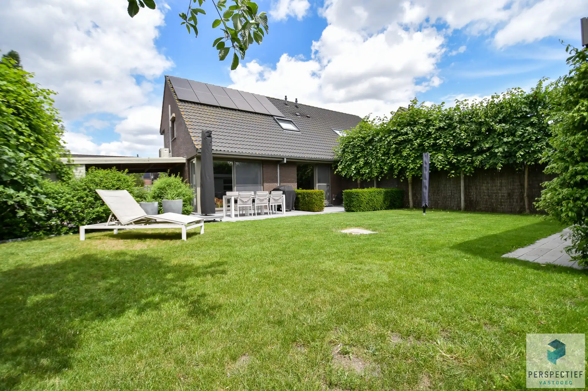 Moderne, veelzijdige gezinswoning met kantoorruimte en gezellige tuin foto 12