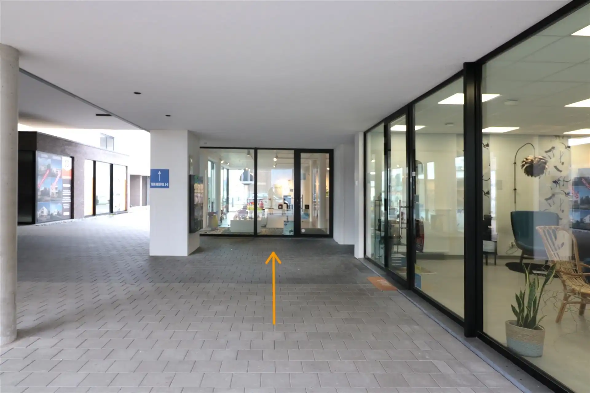 Optimaal gelegen winkel-of kantoorruimte te Scherpenheuvel foto 21